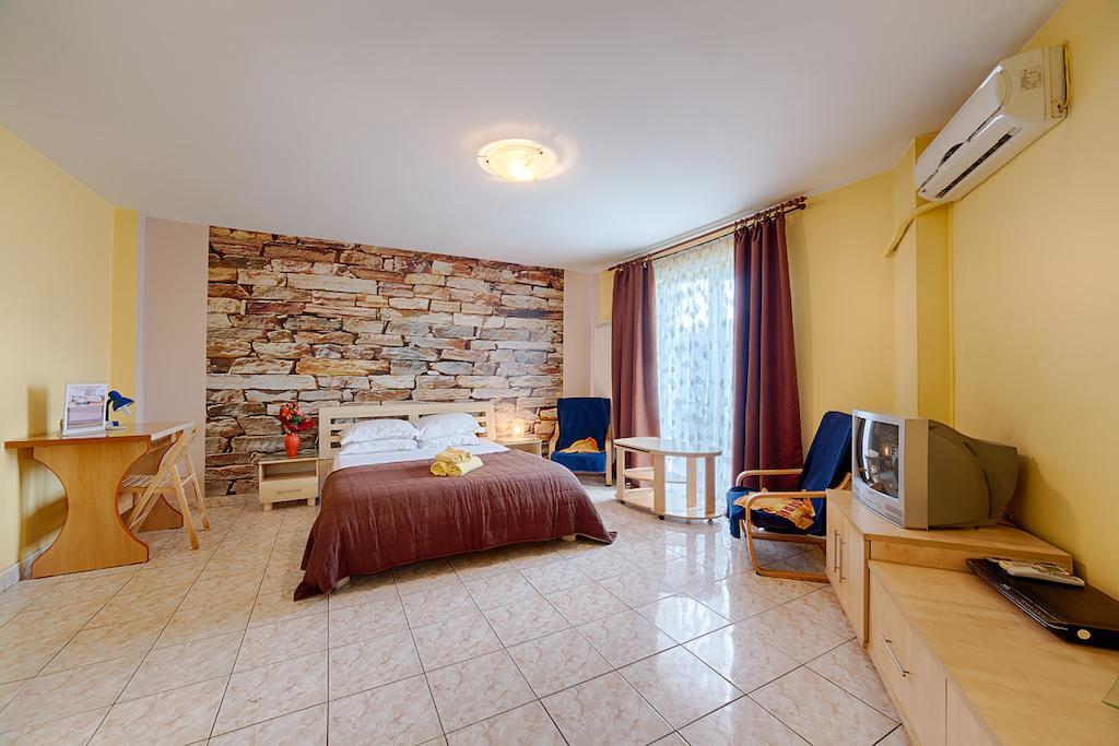 Eastcomfort Kogalniceanu Square Bucharest Room photo